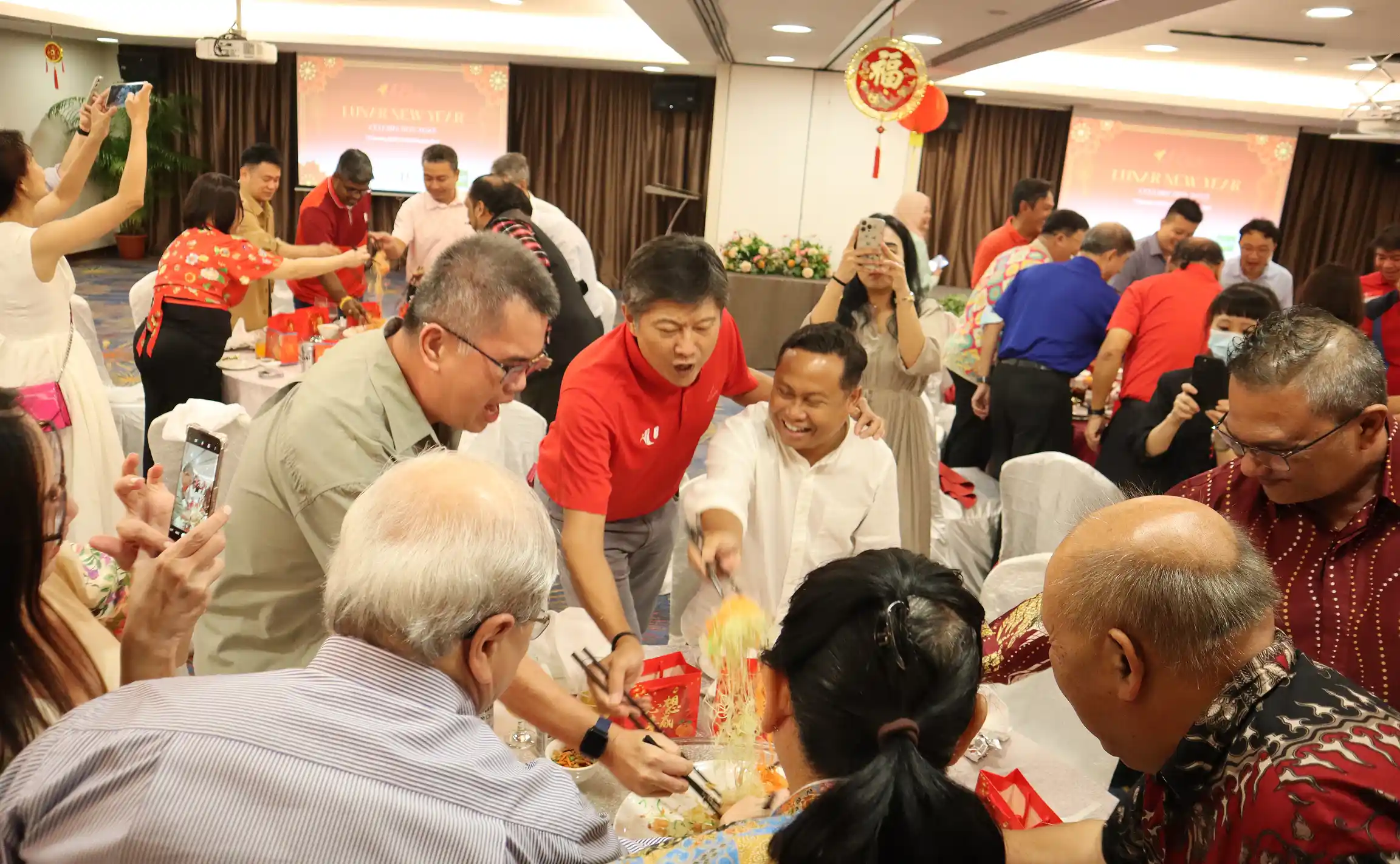 NTUC Club Quadrennial Report - Celebrating the festivities with our Union leaders